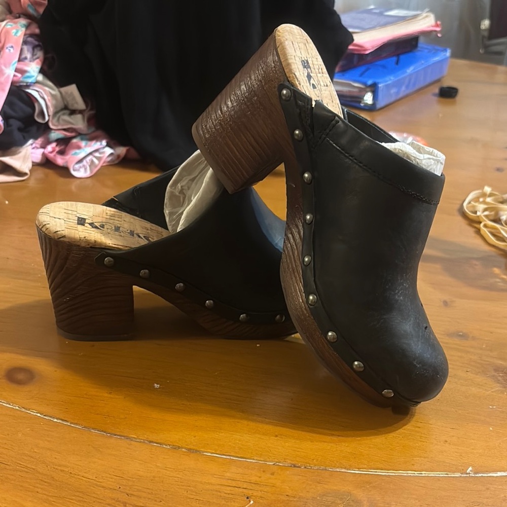 Women's Black Leather Clogs